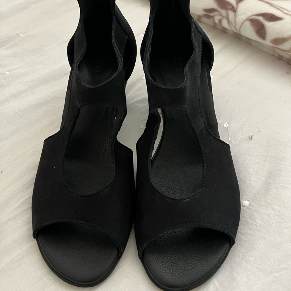 Arche womens shoes size 8
